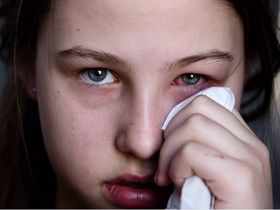 Bị đau mắt đỏ bao lâu sẽ khỏi hẳn? Chế độ ăn uống khi bị đau mắt đỏ như thế nào?